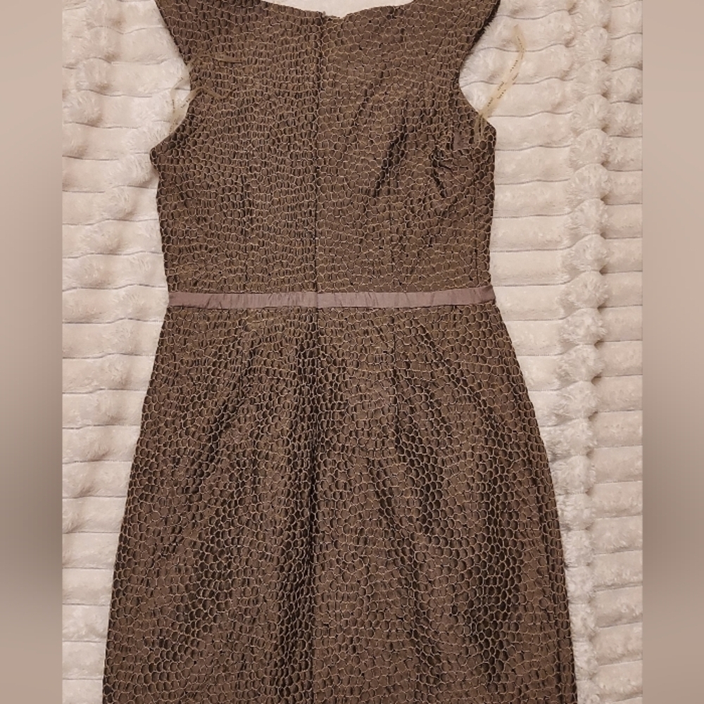 Elegant Textured Brown Dress - Picture 4 of 6